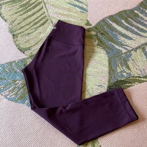 Lululemon Wunder Under High Rise Crop 21” in Burgundy